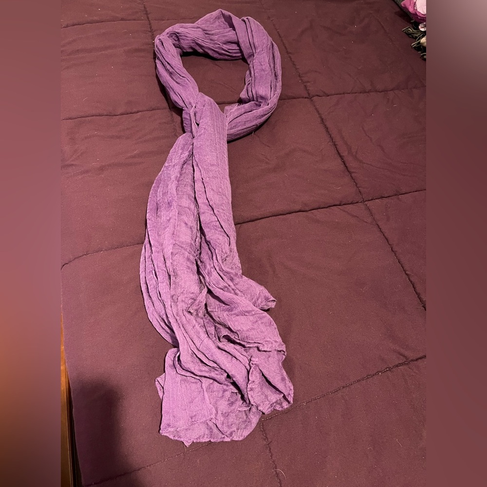 Gently Worn Women’s Solid Purple, oversized scarf 🧣